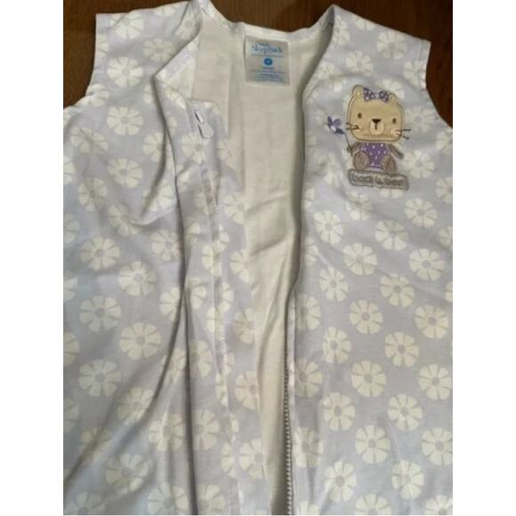 Halo SleepSack in‎ Soft Purple and White Flowers Medium - Picture 4 of 5